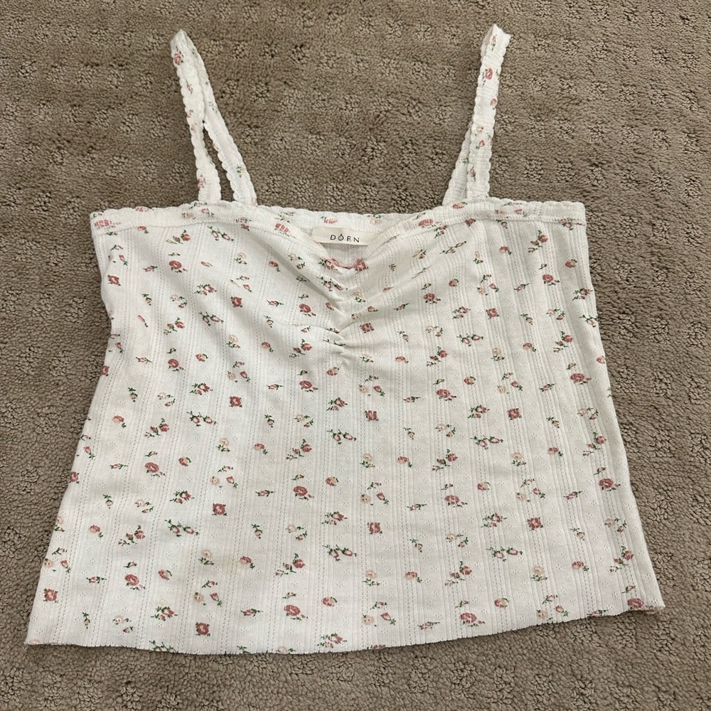 Doen pointelle tank in white/pink flowers in size small